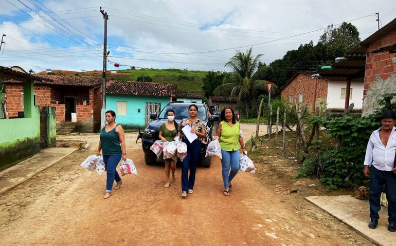 Semas de Jundiá distribui kits de higiene pessoal para vítimas do transbordamento do Rio Manguaba