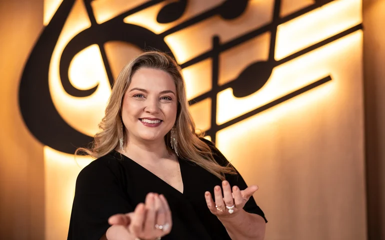 Aparecida Sertaneja recebe o cantor Enrico, filho de Chitãozinho