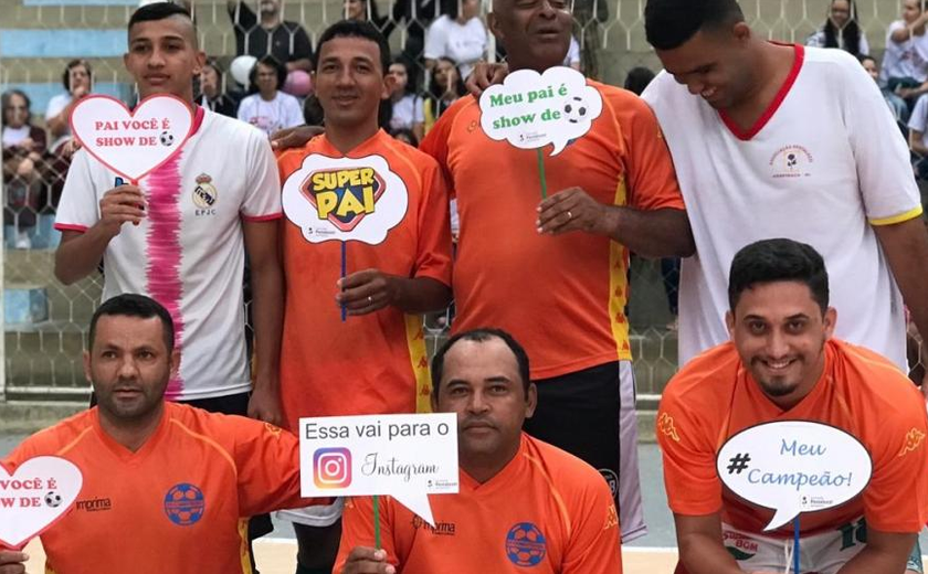 Super Pai | Ex-jogador do ASA, Moisés Neto recebe homenagem em torneio de futsal da Pestalozzi Arapiraca