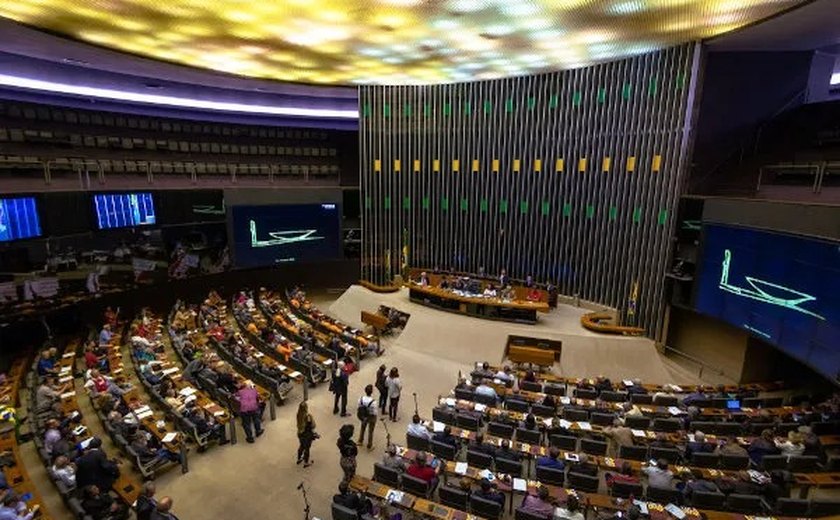 Três deputados federais de Alagoas estão entre os parlamentares com 100% de presença na Câmara
