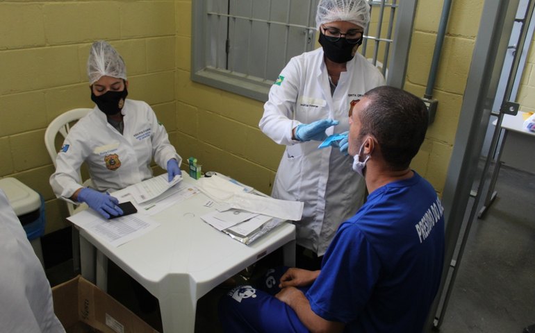 Instituto de Criminalística coleta DNA de presos da Operação Flashback II