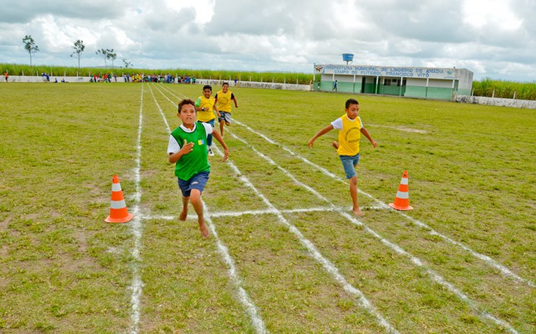 Estudantes de Limoeiro de Anadia iniciam primeira etapa do Programa Atleta na Escola