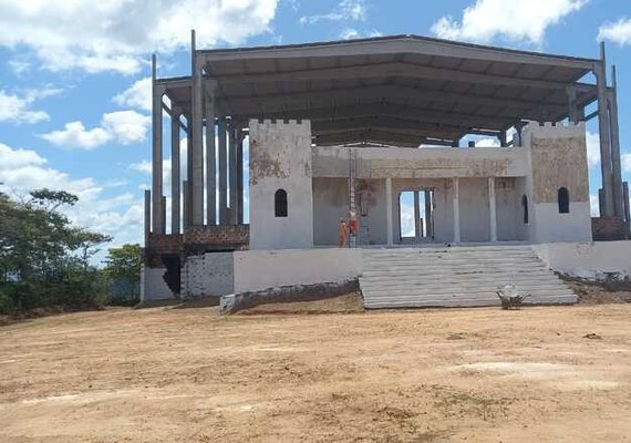 Prefeitura realiza mutirão de limpeza no acesso ao Morro Santo da Massaranduba