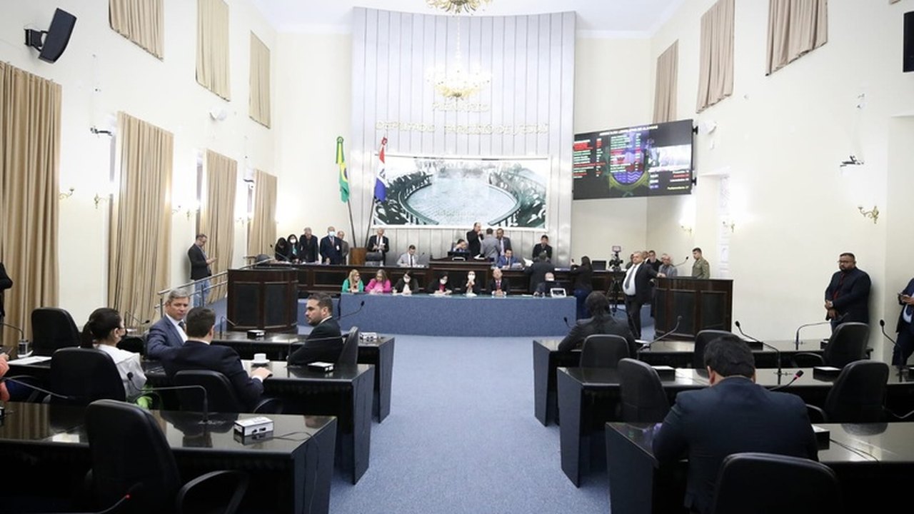 Plenário aprova PEC que dispõe sobre requisitos para reeleição da Mesa Diretora