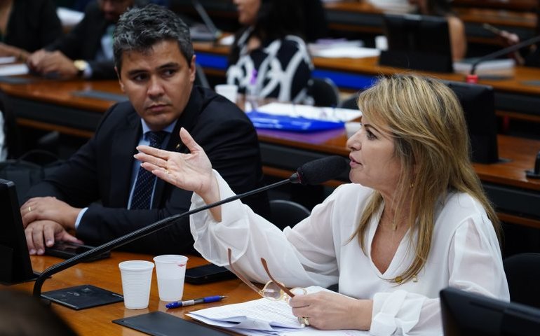 Comissão aprova obrigação de maternidade orientar pais sobre prevenção de morte súbita