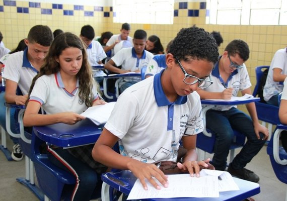 Estudantes da rede pública de AL melhoram desempenho em Português e Matemática