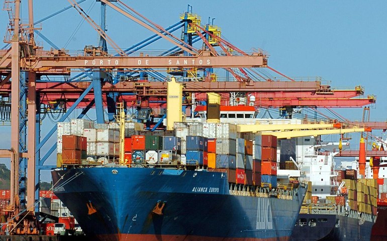 Mídia: Brasil busca apoio da China para cortar emissões de carbono no transporte marítimo