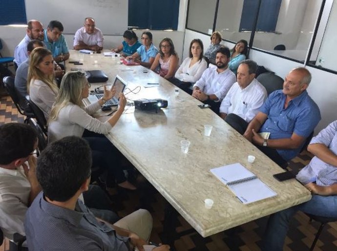 Seagri, cooperativas e laticínios discutem Programa do Leite em Alagoas