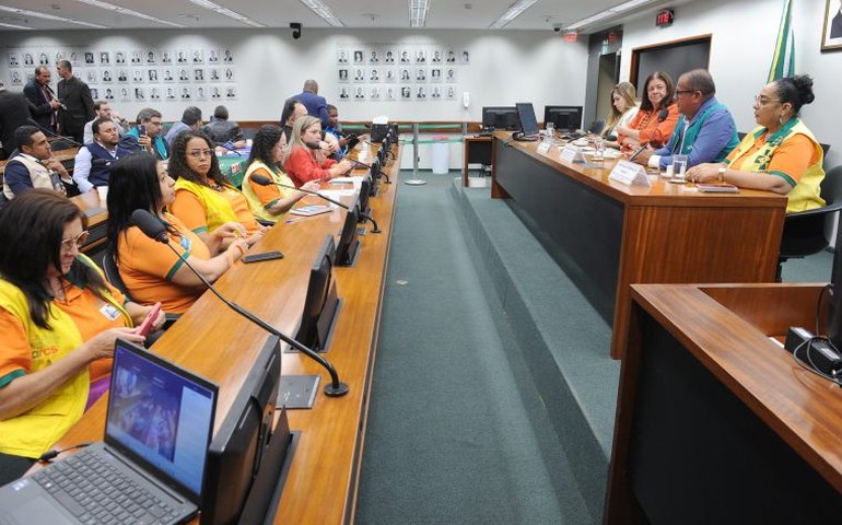 Agentes de saúde defendem proposta com novas regras de contratação para a categoria