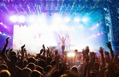 Decolar registra aumento na procura por viagens para São Paulo e Rio de Janeiro durante shows da Dua Lipa