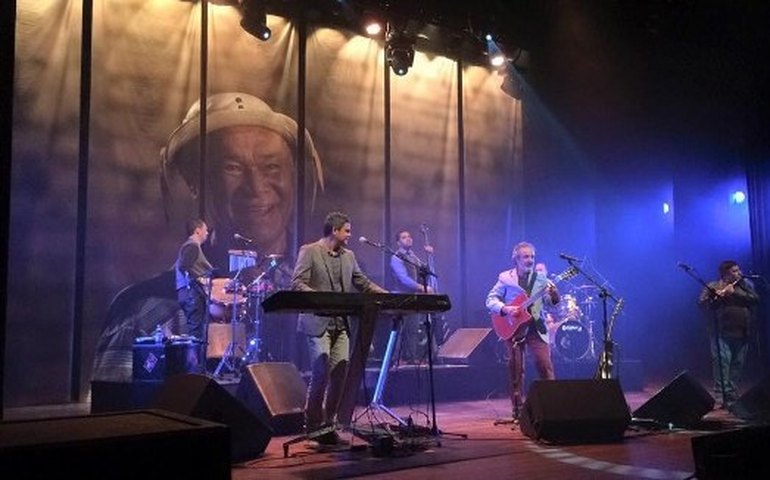 Quinteto Violado relembra Dominguinhos no palco do Teatro Deodoro