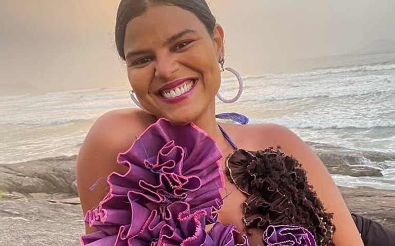 Quem é Amanda Magalhães, cantora que lança música com Luana Piovani após viralizar?