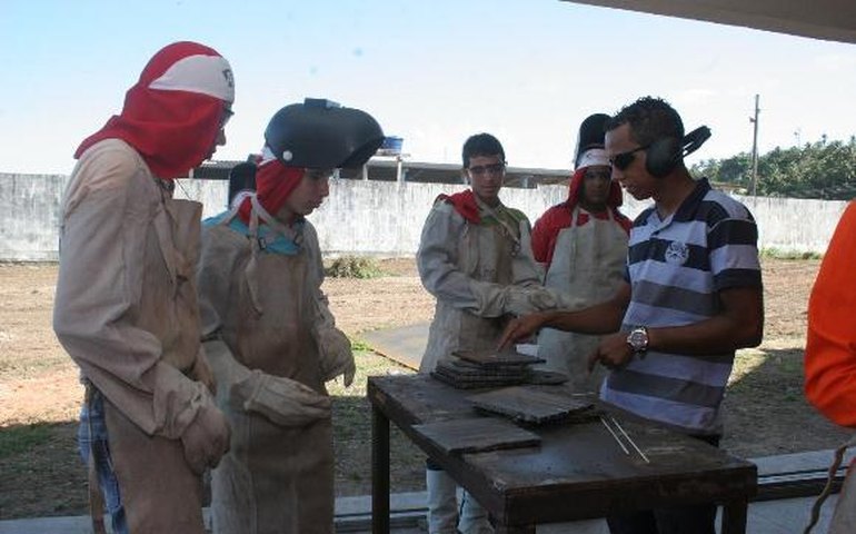 Pronatec dobra número de vagas para estudantes da rede estadual