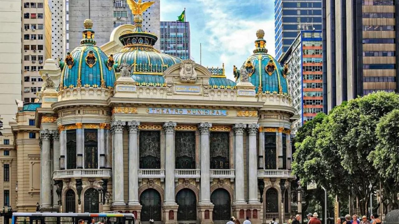 Theatro Municipal do Rio inaugura espaço para artes visuais com obras de Portella e Frickmann