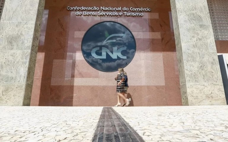 Intenção de consumo das famílias fica estável em setembro ante agosto, revela CNC