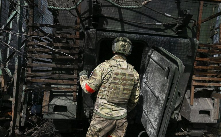 Ataque ucraniano a Sudzha descredibiliza Zelensky na mesa de negociações, dizem analistas