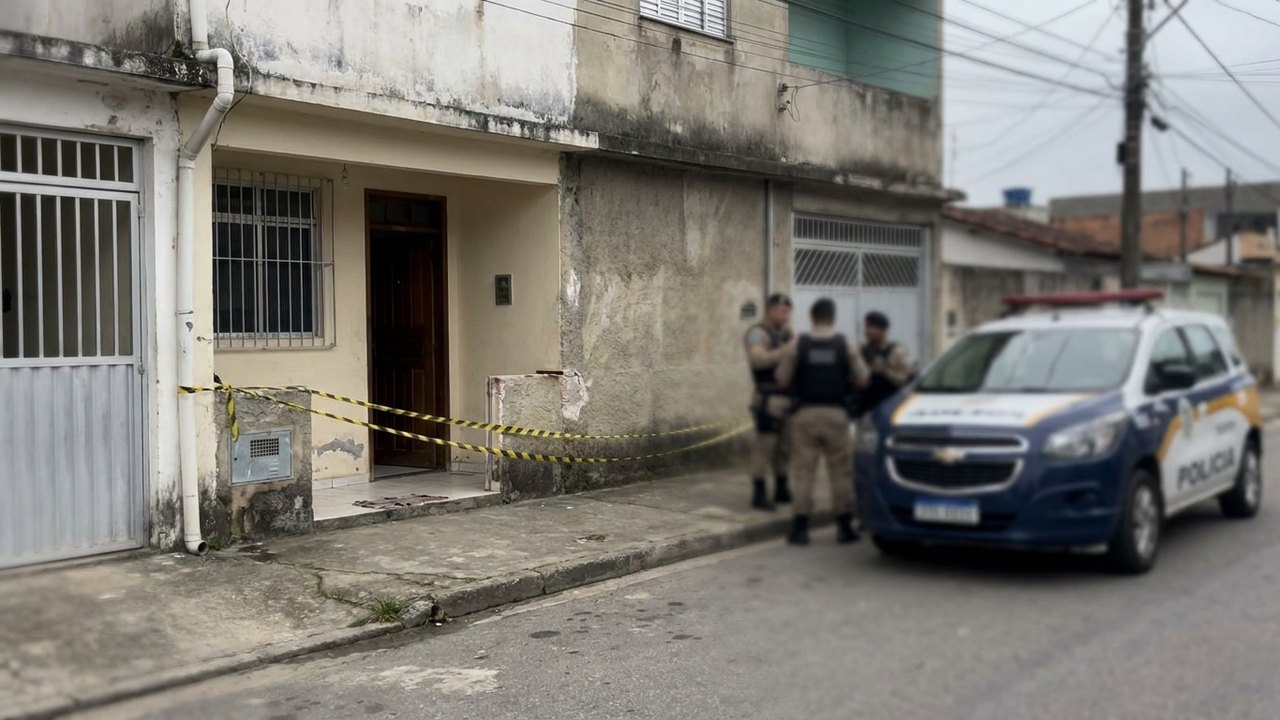 Bebê de 8 meses é morto asfixiado em Macaé; mãe e padrasto são presos