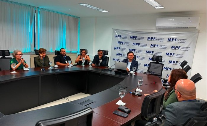 Os representantes destacaram que muitos turistas recolhem pequenos fragmentos de corais