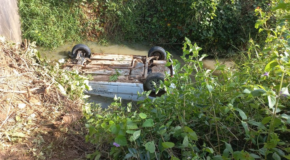 Vigilante morre e outro fica ferido após carro cair em lagoa de Sergipe / Foto: Foto: Reprodução/Redes Sociais