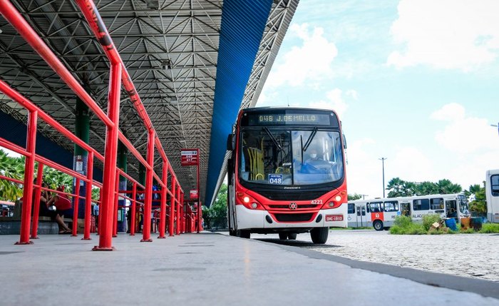 Empresas de ônibus cobram da prefeitura equilíbrio financeiro dos contratos