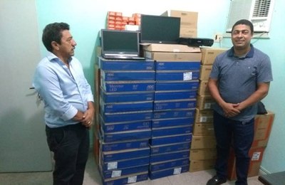 Prefeitura de Água Branca adquire novos computadores para escolas municipais