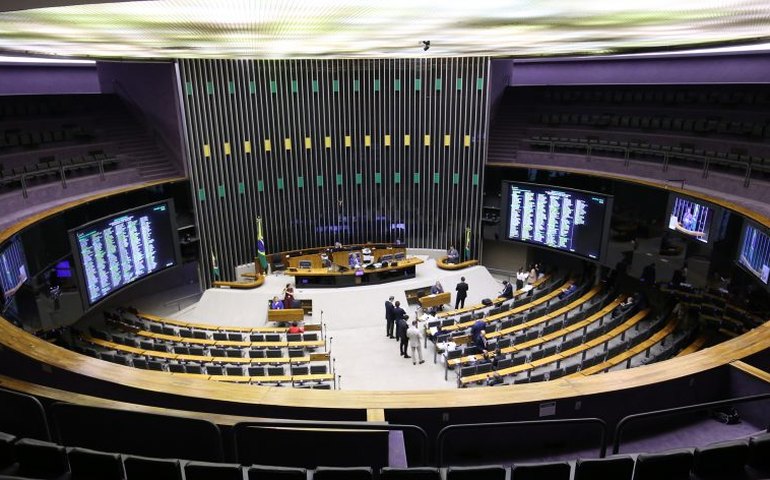 Câmara analisa projeto que cria programa de saúde mental para pessoas idosas; acompanhe