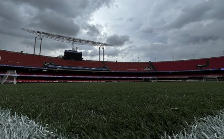 Torcedores do Corinthians e do São Paulo brigam antes de clássico
