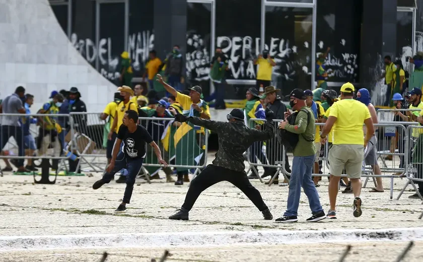 Bolsonaristas mapeiam novos projetos de anistia ao 8/1 e propõem até 'Dia do Preso Político'