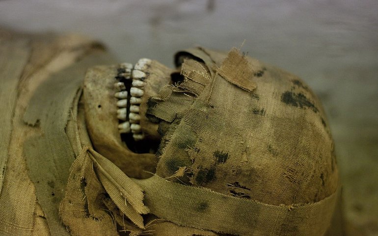 Estudo revela método único de mumificação que preservou corpo por 300 anos (FOTOS)