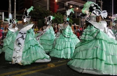 Com o tema dos 200 anos de Emancipação, escolas de samba desfilam hoje à noite