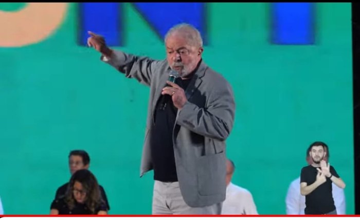 Lula pontua motivos para o retorno à política em discurso para multidão em Maceió Lula pontua motivos para o retorno à política em discurso para multidão em Maceió