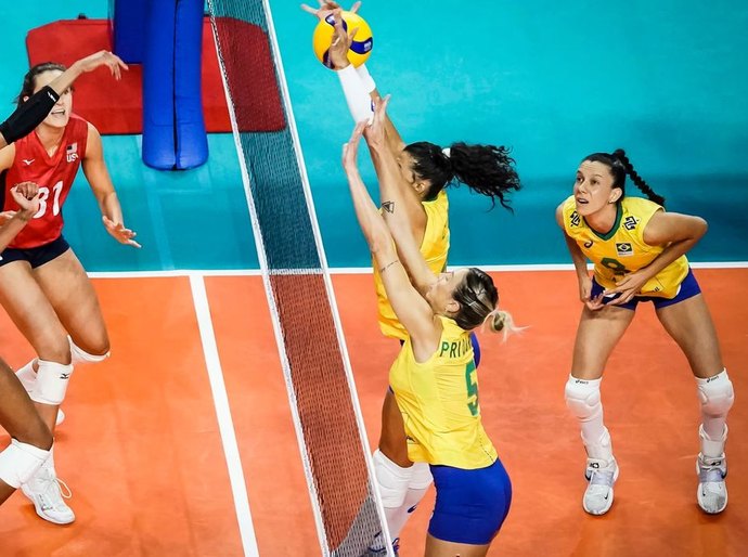 Brasil perde para os Estados Unidos por 3 a 0 no vôlei feminino