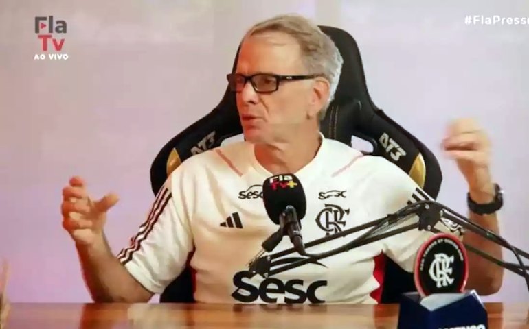 Bernardinho no futebol? Técnico de vôlei se dispõe a ajudar o Flamengo