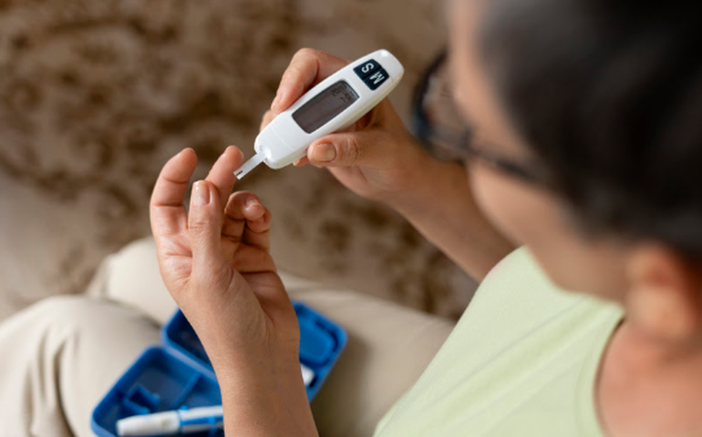 Pacientes com diabetes têm mais chances de desenvolver doenças da retina, alerta especialista
