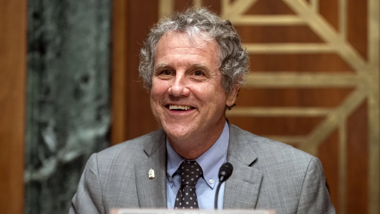 Nos EUA, senador democrata defende demissão de presidente da FDIC após denúncias de assédio