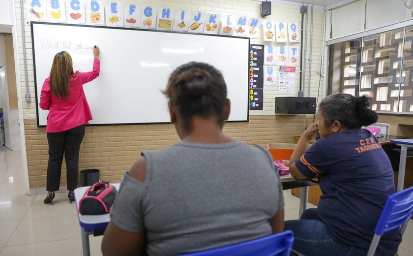 STF decide se normas do MEC valem para definir salário de professores