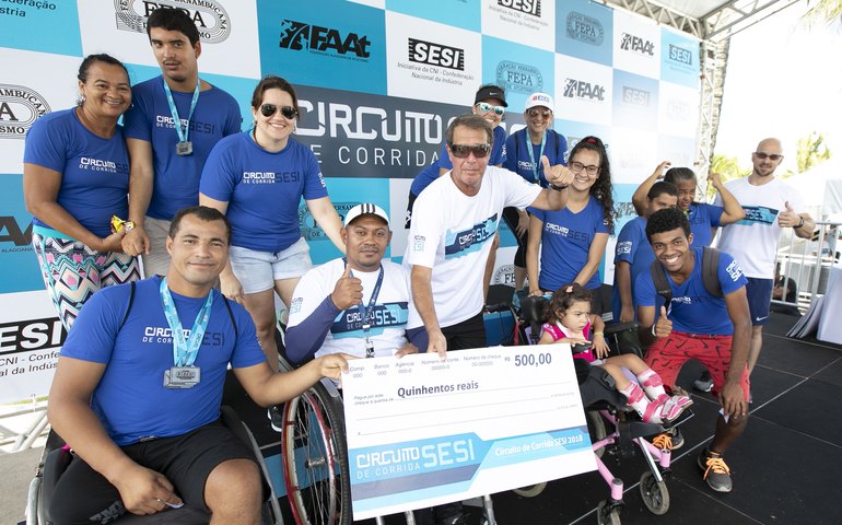 Circuito de corrida SESI reúne mais de 3 mil atletas em Maceió e premia vencedores