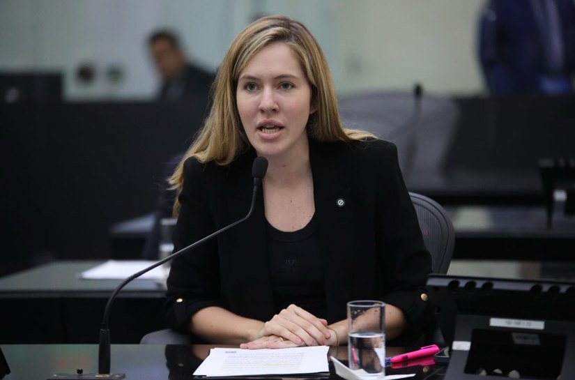 Fogos com barulho: Cibele Moura orienta população a denunciar casos durante campanha eleitoral