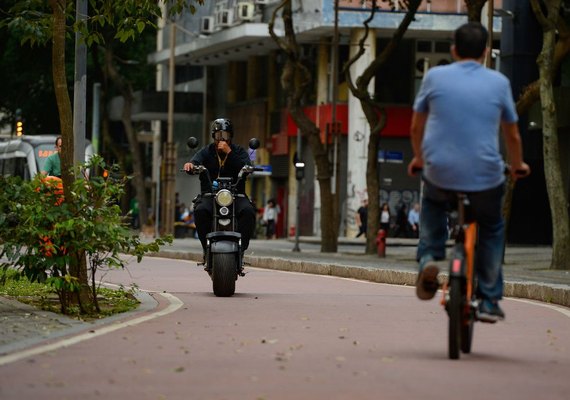 Definir locais de circulação de ciclomotores caberá a cidades