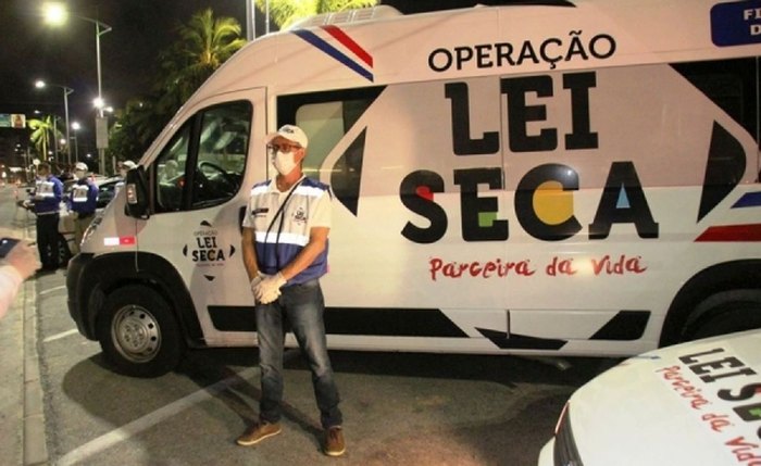 Motoristas devem redobrar atenção com ampliação até às 22h estabelecida pelo novo decreto