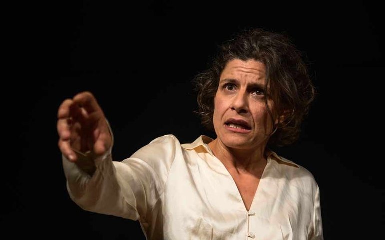 Atriz investe na dramaturgia, com delicadeza