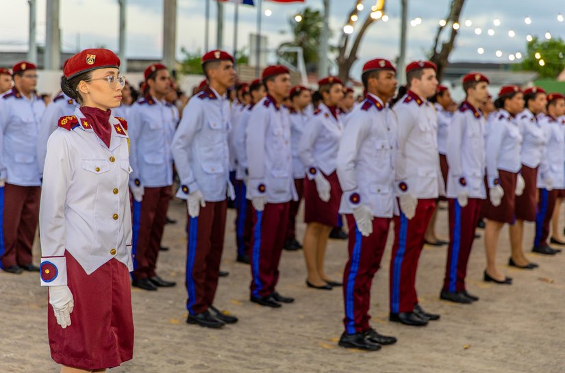 Concluintes do Ensino Médio celebram formatura no Colégio da Polícia Militar da capital