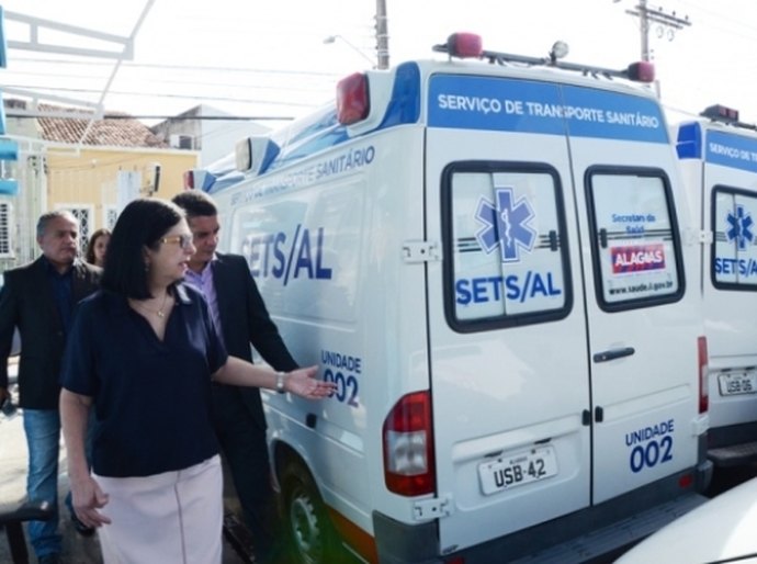 Secretária de Saúde inspeciona novo Serviço de Transporte Sanitário