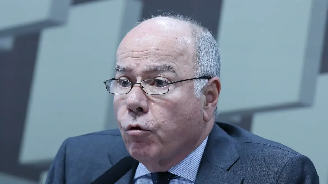 Itamaraty prepara resposta a tarifaço dos EUA até 18 de agosto, afirma Mauro Vieira