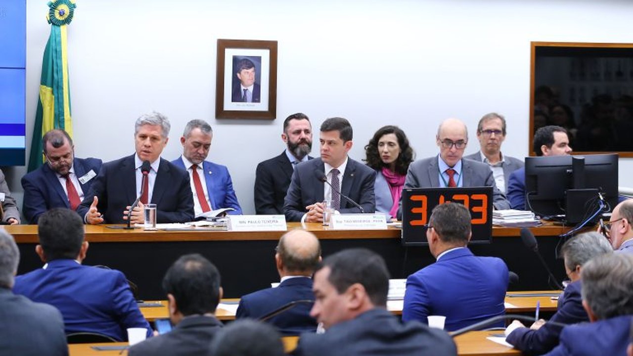 Deputados cobram de ministro medidas contra invasões de terras feitas pelo MST