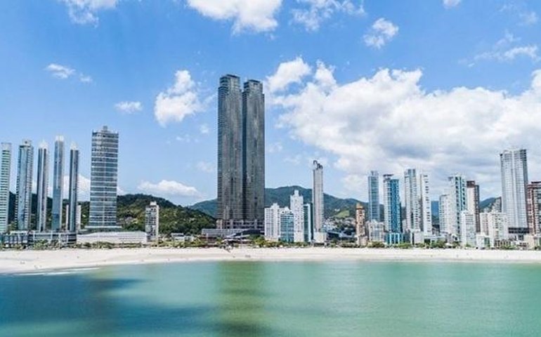 'Neyplex': conheça o prédio luxuoso e mais alto do Brasil no qual jogador comprou cobertura quadriplex em SC