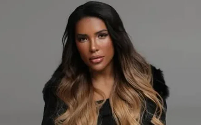 Miss Bumbum, rainha de bateria e 'teste de fidelidade': quem é Carol Lekker, de 'A Fazenda'?