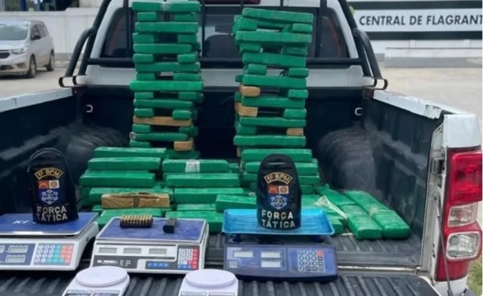 Veículo com drogas apreendidas pelo Setor de Inteligência da PM Veículo com drogas apreendidas pelo Setor de Inteligência da PM