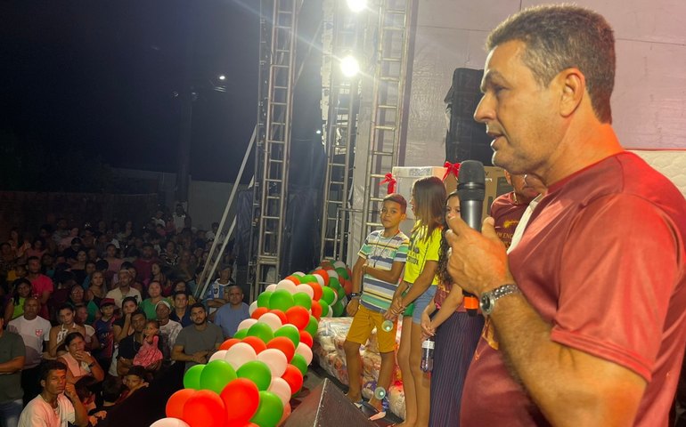 Prefeitura de Branquinha antecipa salário e promove shows artísticos