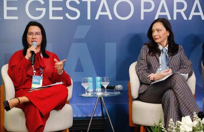 Secretária da Educação de Alagoas celebra Carteira Docente com Lula em Brasília